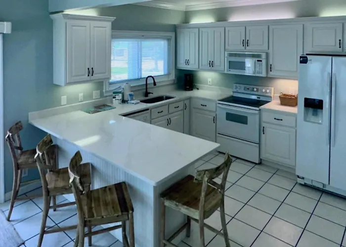 Coastal Duplex W Multi-levels Shared Pool And Close To