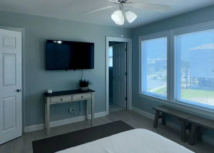 Coastal Duplex W Multi-levels Shared Pool And Close To *